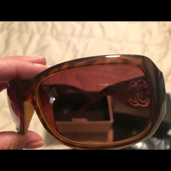 Authentic Chanel sunglasses - Picture 6 of 7